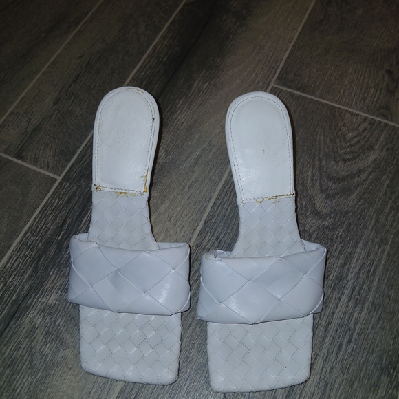 Bottega Veneta White Woven Sandals - Picture 4 of 5